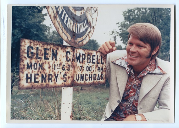 Glen Campbell Fan Club_GC with Glen Campbell, PA Signage_GCF.jpg