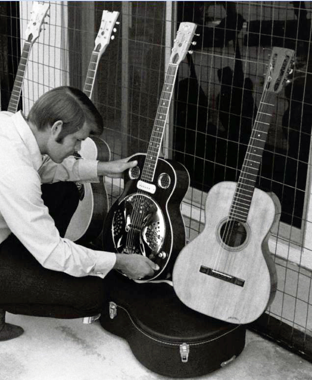 Glen in 1968 with Martin 00-21.jpg